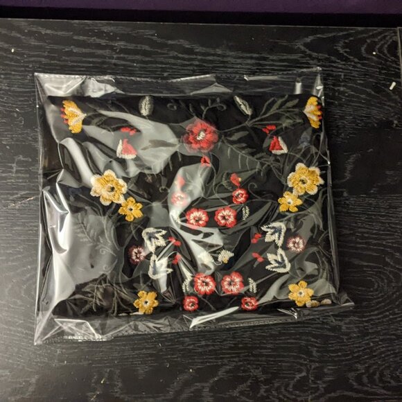 "Les Amis" Floral Embroidered Tee in Size L - Picture 16 of 16